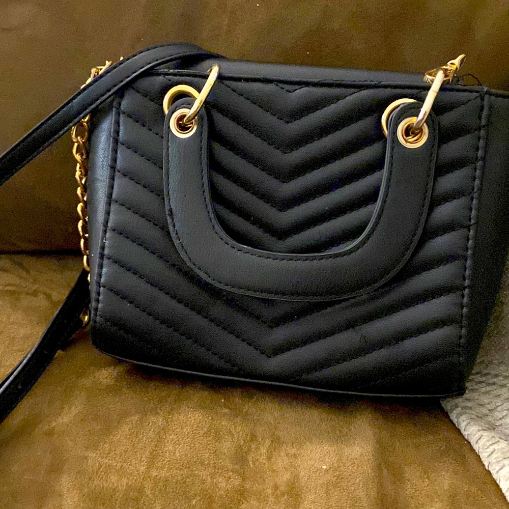 Ardene est. Black purse